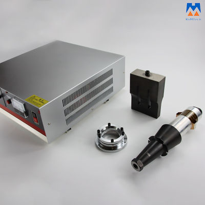 Macchina della saldatura a ultrasuoni 2.6KW con il trasduttore e Horn del generatore