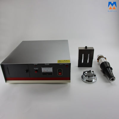 Macchina della saldatura a ultrasuoni 2.6KW con il trasduttore e Horn del generatore